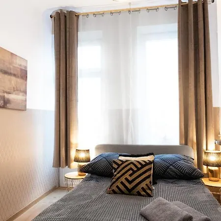 Clicktheflat Aleje Niepodleglosci Center