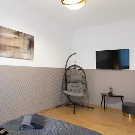 Clicktheflat Aleje Niepodleglosci Center Albergue *