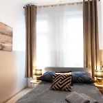 Clicktheflat Aleje Niepodleglosci Center