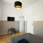Clicktheflat Aleje Niepodleglosci Center Hostel