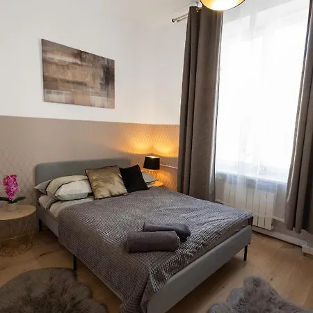Clicktheflat Aleje Niepodleglosci Center 호스텔 바르샤바